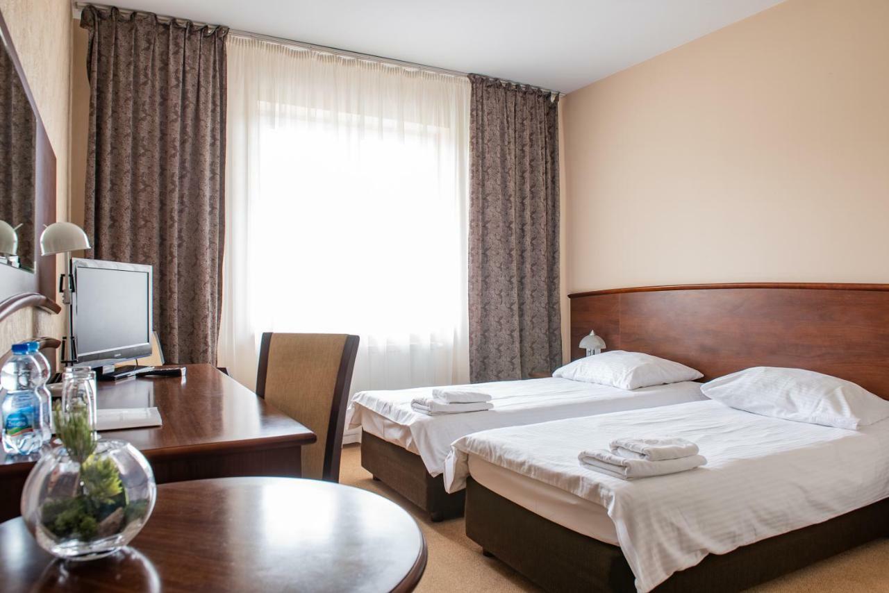 Hotel Rozdroze Nieborów Exteriör bild